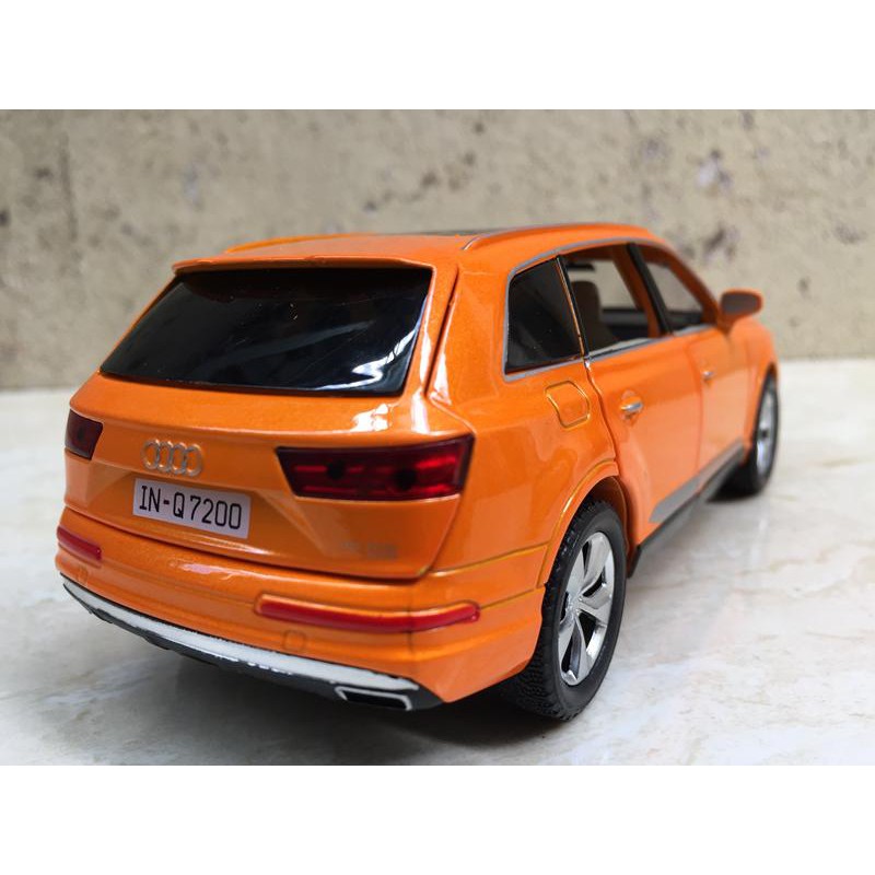 Mô hình xe AUDI Q7 2019 1:32