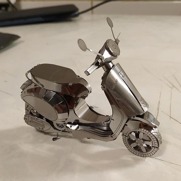 Mô Hình 3D Kim Loại Xe Vespa Primavera 125cc (chưa ráp)