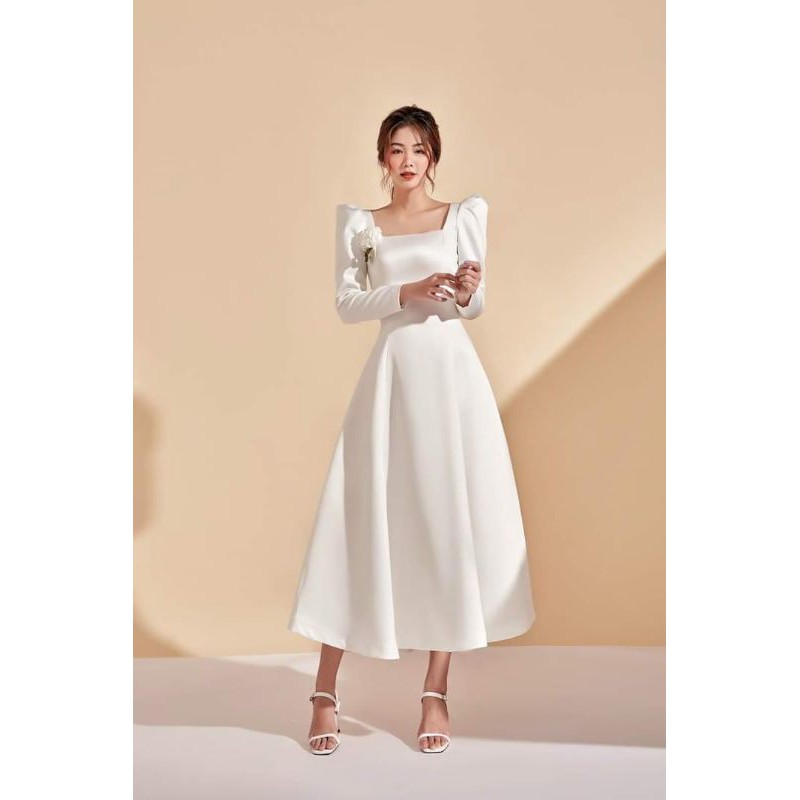 Đầm cưới cổ vuông