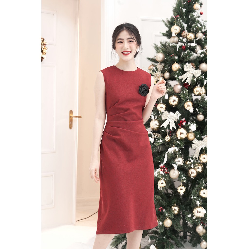 [Mã FAMALLT5 giảm 15% đơn 150k] RẬP - Đầm Đỏ Cổ Tròn Không Tay Nhún Eo Cài Hoa Đen - CHRISTMAS 02