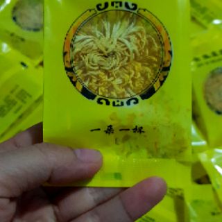 4 BÔNG HOA CÚC ĐẠI ĐÓA