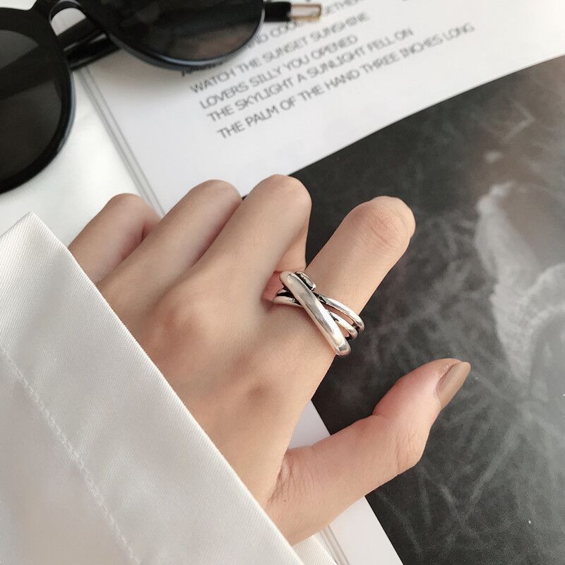 Nhẫn hở nhiều lớp thiết kế độc đáo