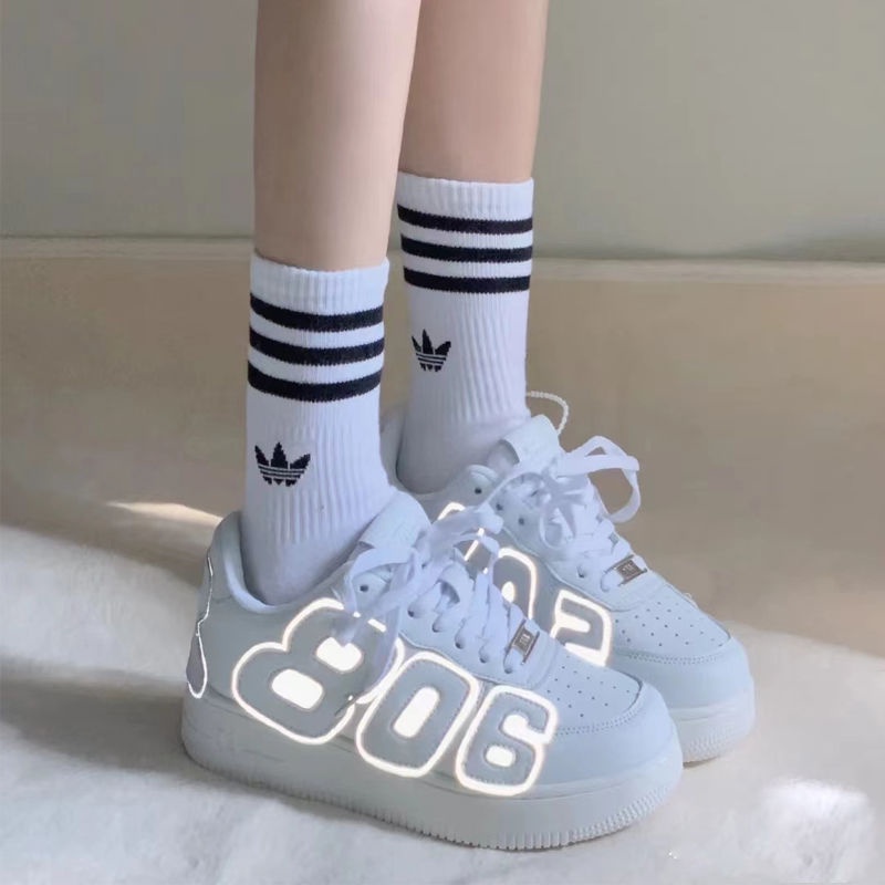 Giày Thể Thao Nữ In Chữ Thời Trang Năng Động