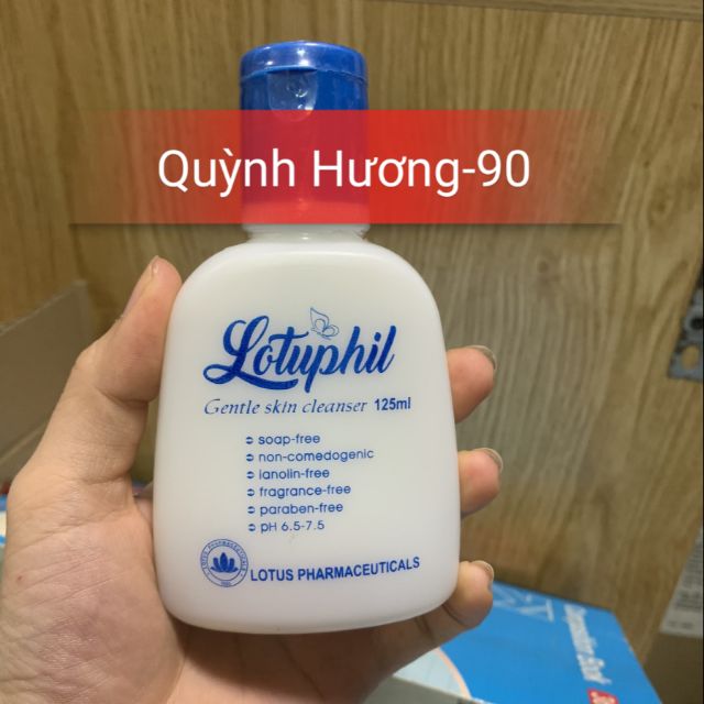 Rửa mặt LOTUPHIL 125ml làm sạch bụi bẩn.