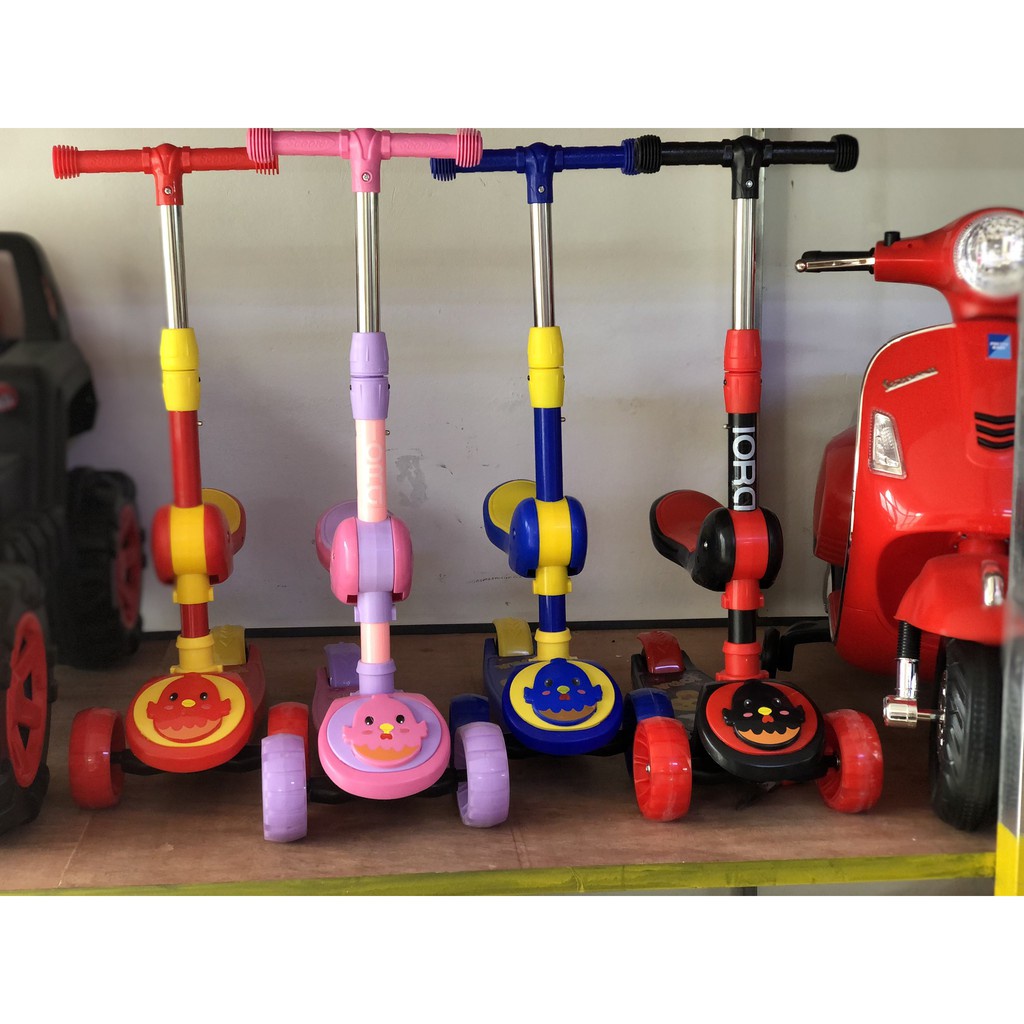 Đồ Chơi Vận Động Xe Chòi Chân, Xe Bươn Trượt Chân Cho Bé Bánh Có Đèn Có Nhạc 3 in1 Chịu Lực 90KG