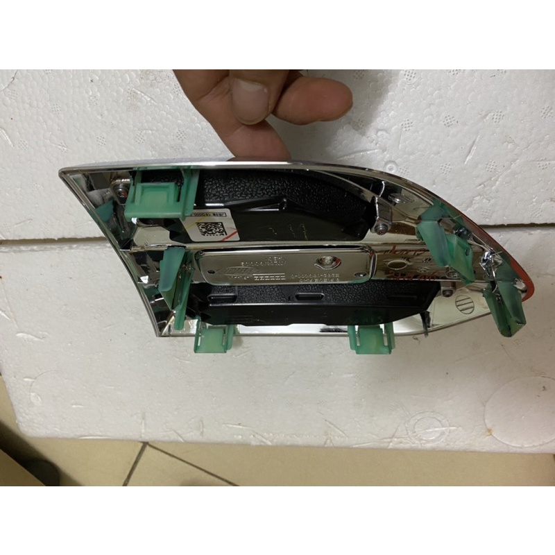 Ốp mang cá  gắn tai xe Ford Everest /bên phụ/ EB3B-16G000-C