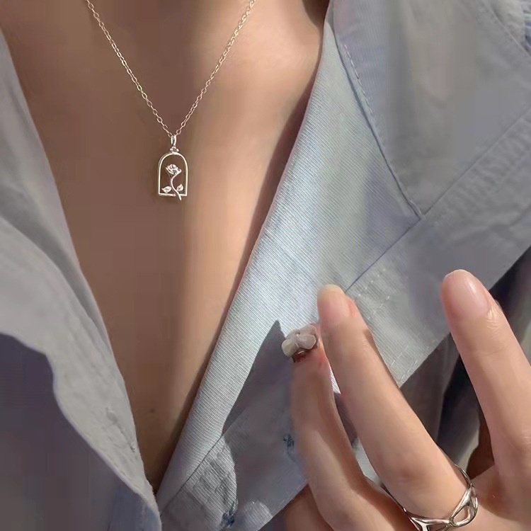 Vòng cổ Mặt Hình Hoa Hồng Rỗng Đơn Giản Tươi Mới Hợp Thời Trang Cho Nữ