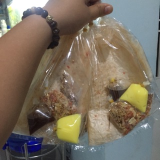 Bánh tráng cuốn bơ me