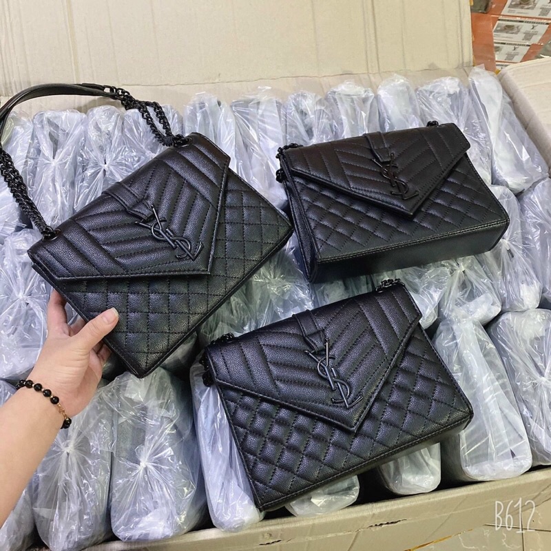 Túi đeo chéo trần trám V tag đen size 25cm