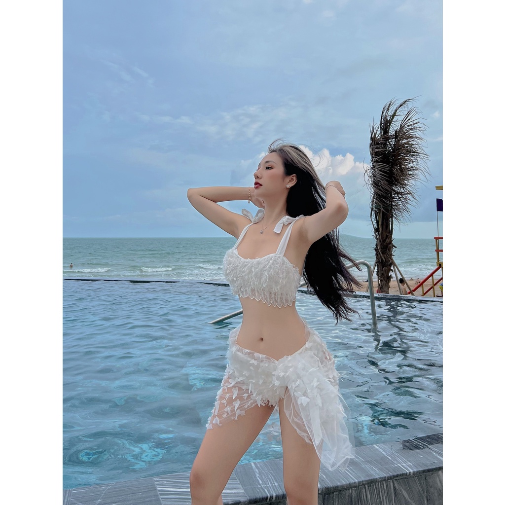 Bikini trắng rời kèm voan