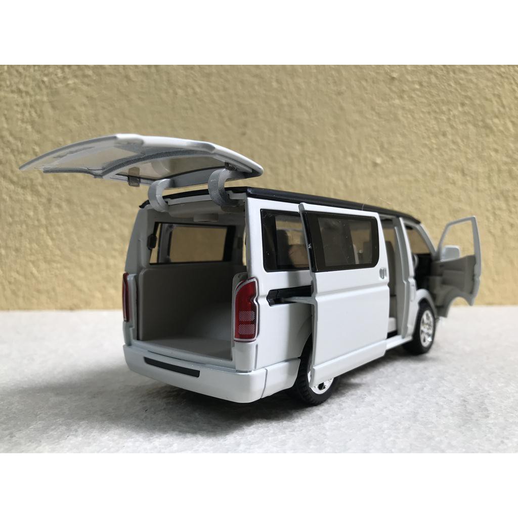 Mô hình xe ô tô TOYOTA HIACE  1:32