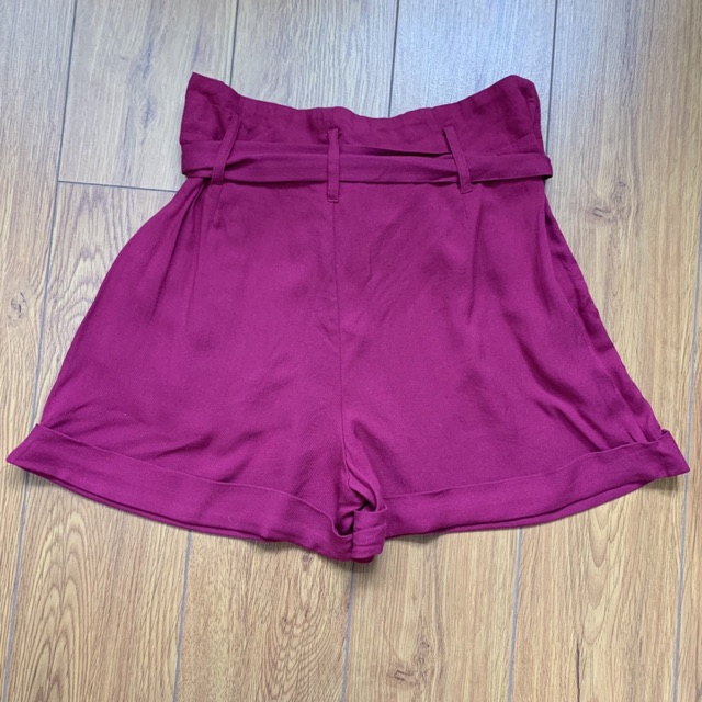 Quần đùi lanh Urban Outfitters