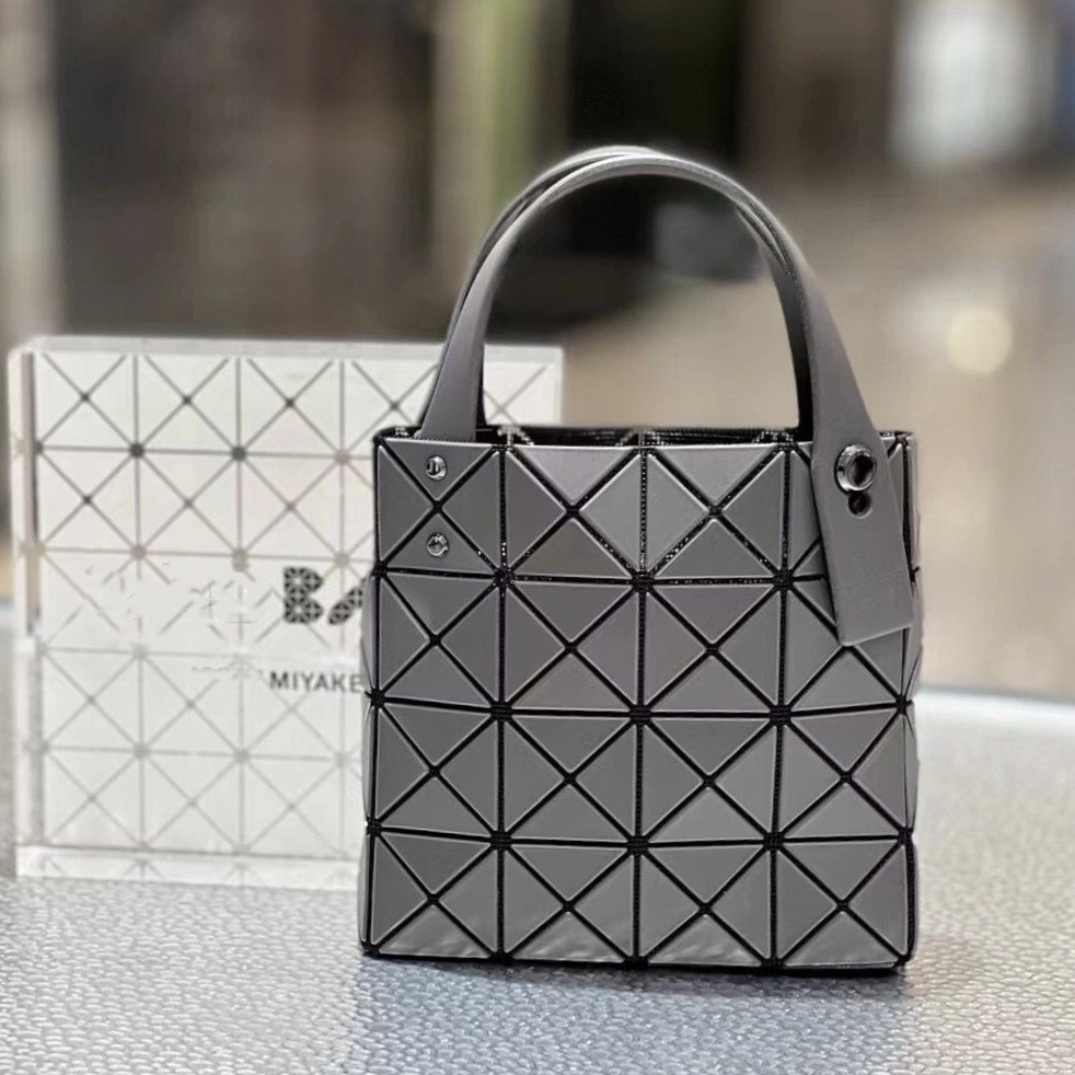 Túi Xách mini Hình Vuông Bốn Ngăn Mẫu Mới 2022 Issey Miyake Phiên Bản Giới Hạn Cho Nữ777777