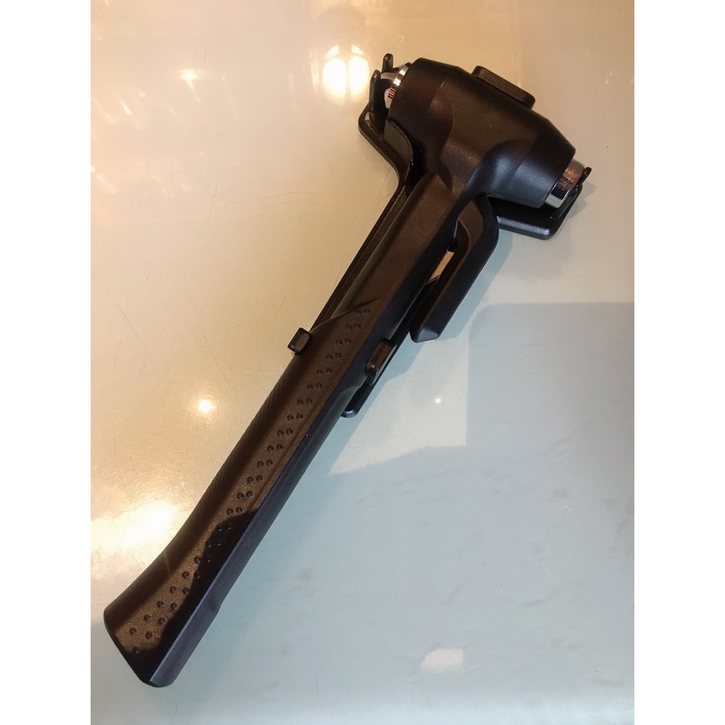 Búa thoát hiểm ô tô Khẩn cấp 3in1 loại tốt, kích thước 23cm x 8cm  chamsocxestore