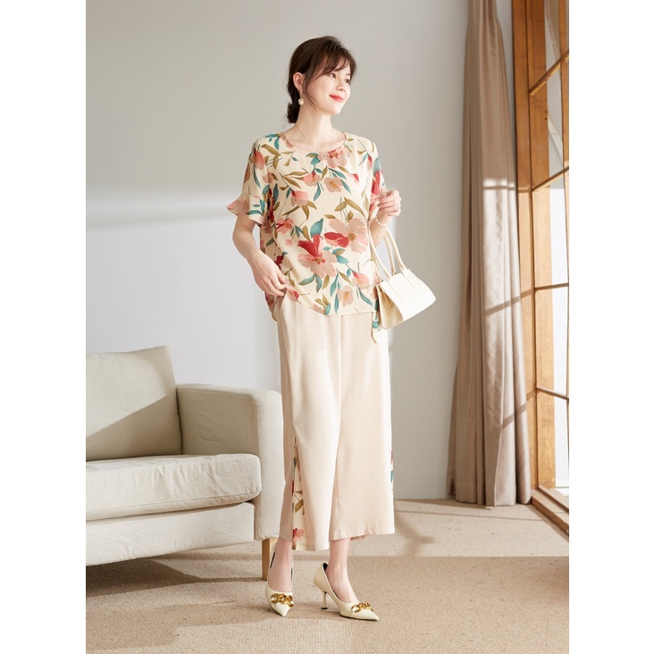 Đồ bộ trung niên nữ cho mẹ, Hàng Quảng Châu cao cấp, Bộ voan tay ngắn quần lửng hoa kem V'vie Ladies #B12