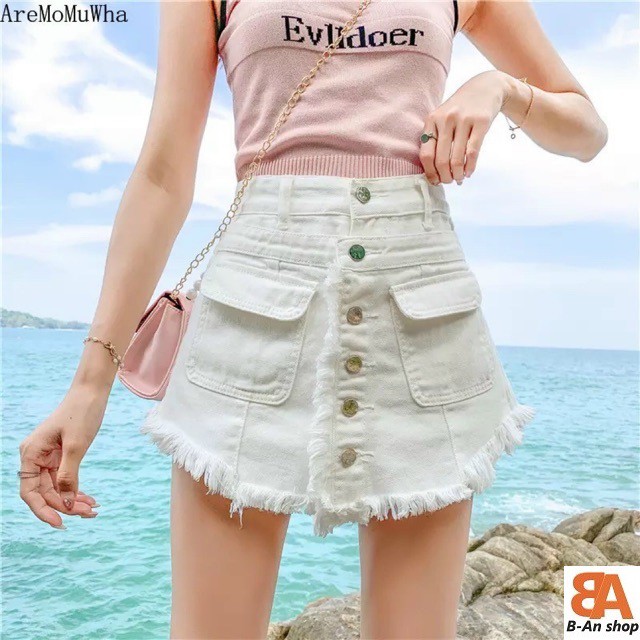 Chân váy có quần lưng cao phối nút