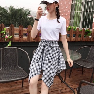 Chân váy kẻ buộc vạt cá tính