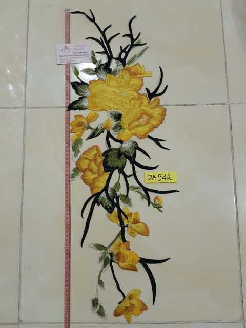 Hoa rơi 4 màu(khách kéo hình qua xem mẫu rõ hơn nhé)