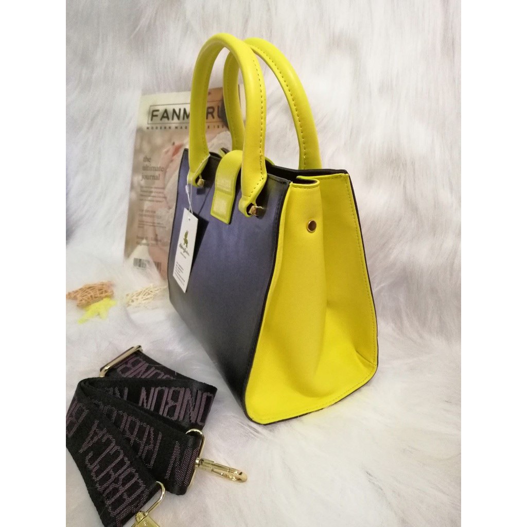 Túi cầm tay vuông màu vàng chanh phối đen PU. #RebeccaBonbon chó Bull Nhật Bản
