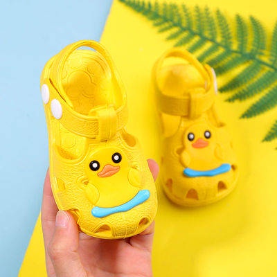 Dép Sandal Bít Mũi kanak-kanak Đế Mềm 0-1-2-3 Đồ Chơi Dễ Thương Mùa Hè Dành Cho Bé Trai 0-1-2-3 Tuổi