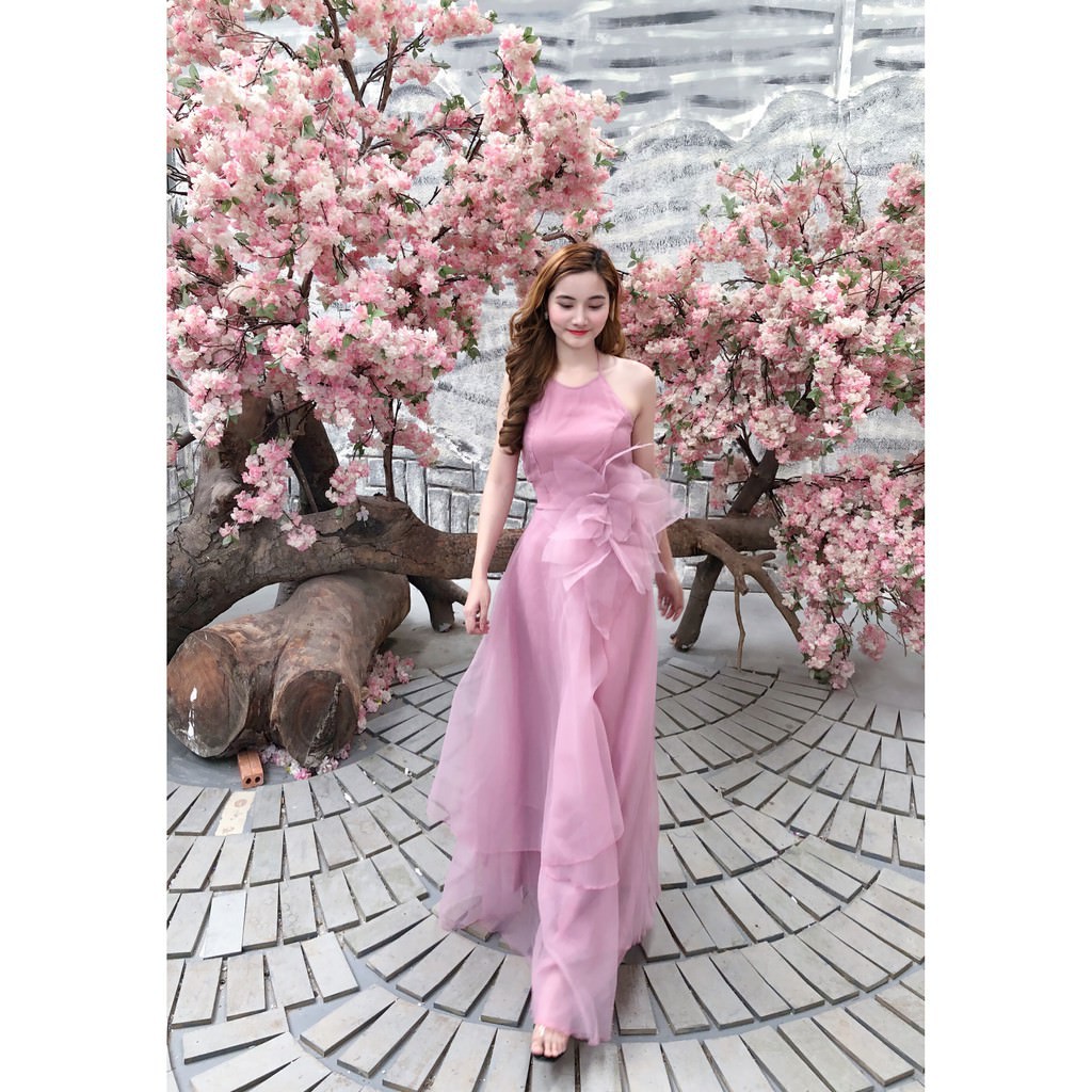 Đầm maxi cổ yếm dạ hội nhấn eo hoa
