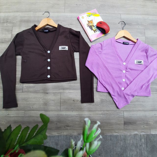 Áo croptop tay dài Cúc | BigBuy360 - bigbuy360.vn