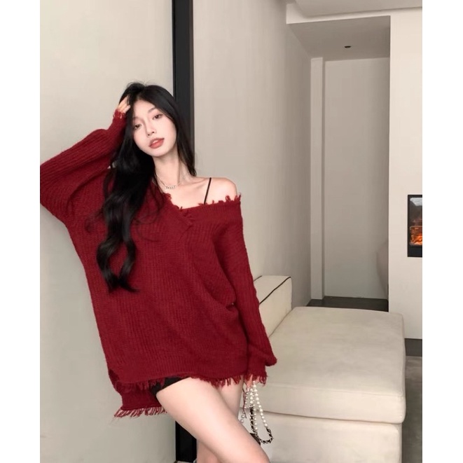 Áo len đỏ trơn rách gấu cổ tim trễ vai ullzang