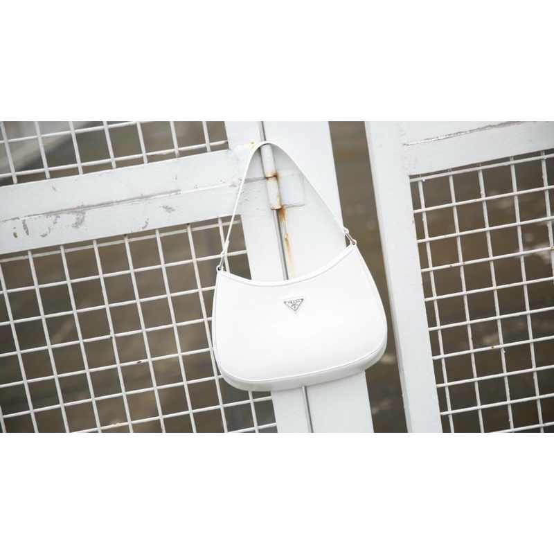 Túi xách nữ kẹp nách Prada cloe