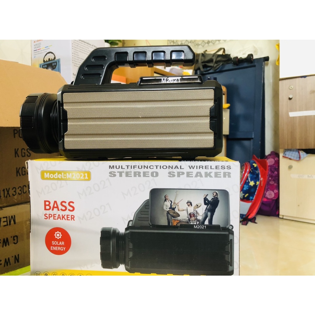 (HCM) Loa nghe nhạc Bluetooth M2021 kết hợp đèn pin siêu sáng,thiết kế hiện đại nhỏ gọn dễ dàng mang theo.