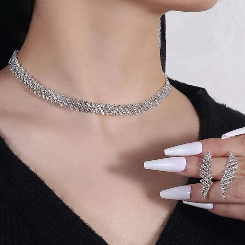 Combo Choker + hoa tai đá đi tiệc