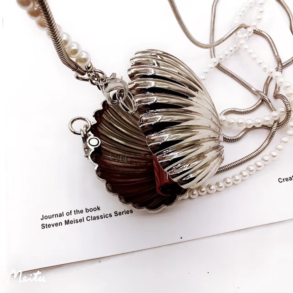 Túi Đeo Hông Đính Ngọc Trai Phối Dây Xích Đôi Độc Đáo Phong Cách Mới