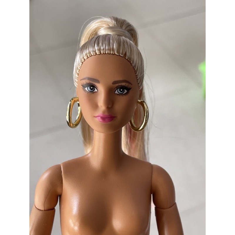 Thanh lí búp bê mtm barbie puma, mắt liếc, tóc nâu như hình chụp