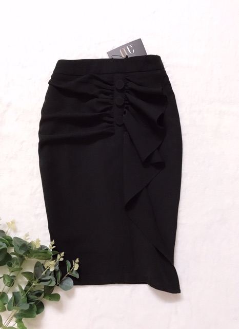 Chân váy bút chì thiết kế bèo đính cúc Cv015 - Thương hiệu Modish and Chic (video ảnh thật và ảnh trải sàn shop tự chụp) | BigBuy360 - bigbuy360.vn