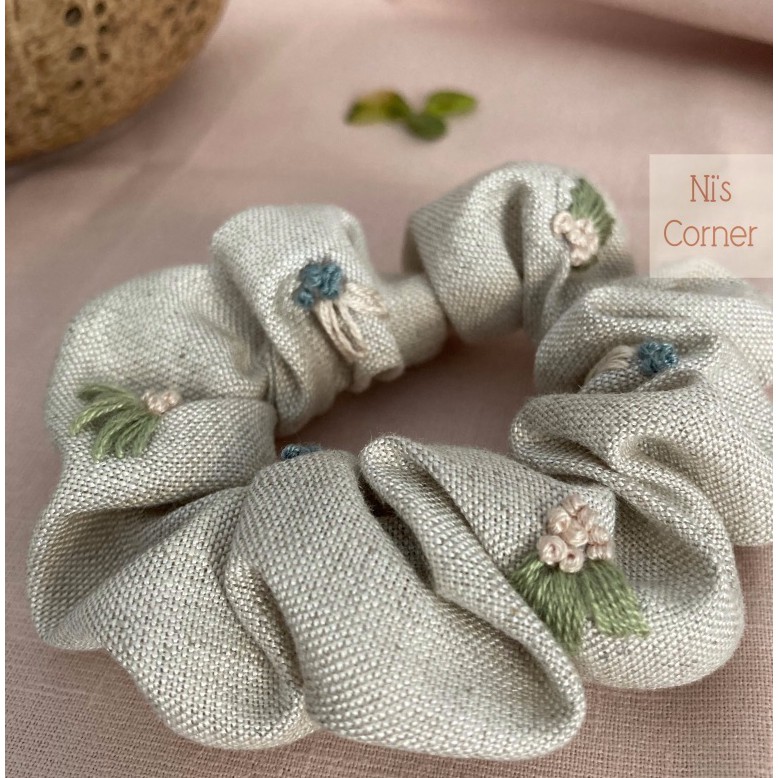 Scrunchies - Cột tóc Linen thêu tay (Linen Xám Muối tiêu)