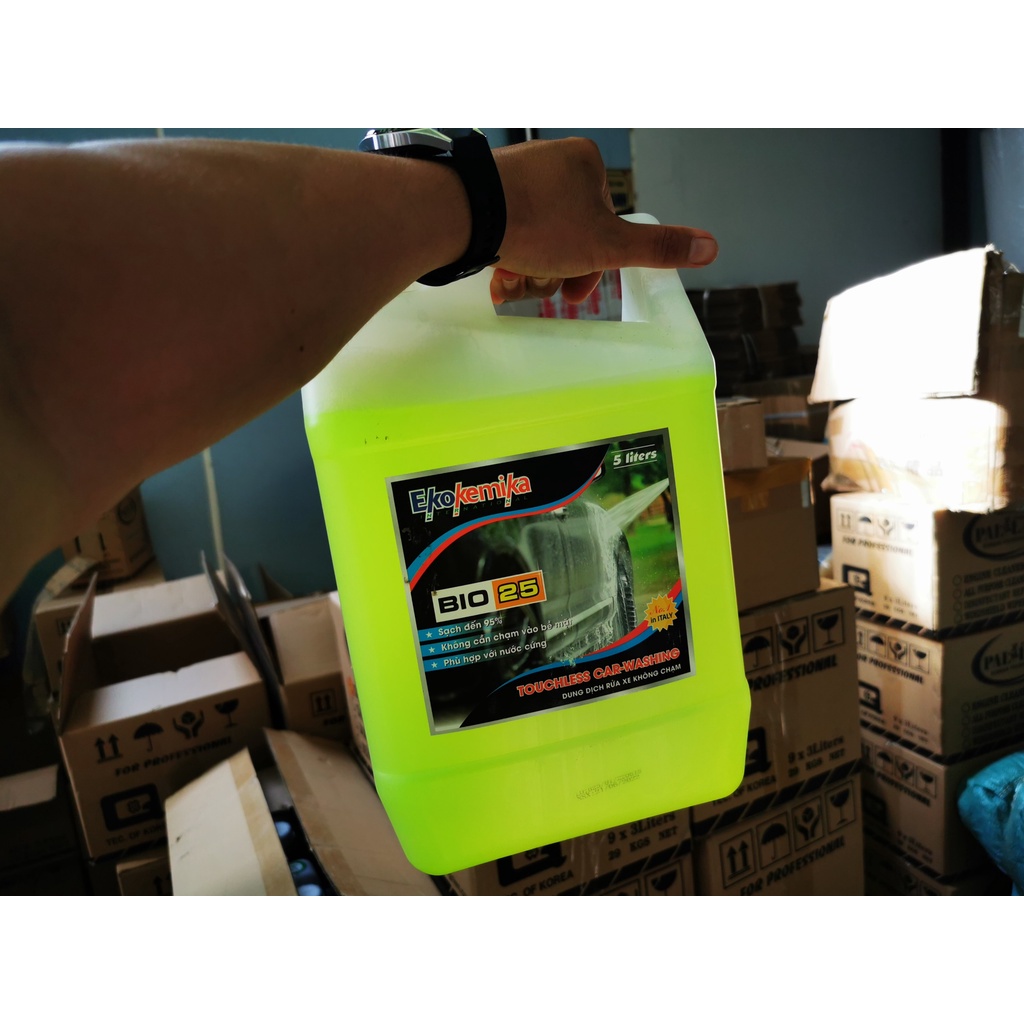 Dung Dịch Rửa Xe Không Chạm Ekokemika BIO 25 Tặng Khăn và Bao Tay Rửa Xe 5L