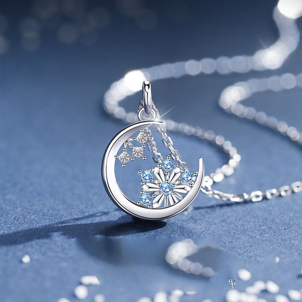 Vòng cổ choker bằng thép titan mặt hình bông tuyết phối mặt trăng tinh tế phong cách Hàn Quốc dùng làm quà giáng sinh