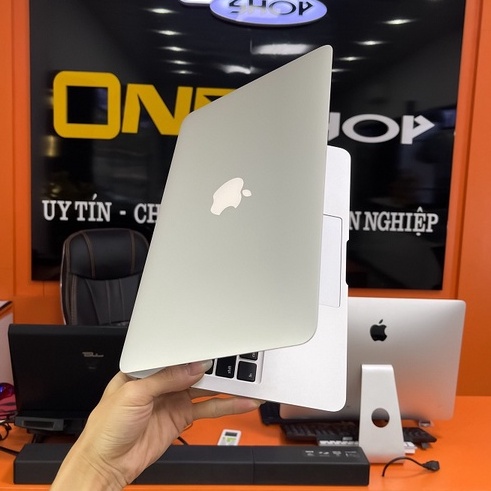 Macbook Air MD711 11.6 inch Core i5/ Ram 4Gb/ SSD 512Gb/ hàng likenew 99% như mới.