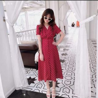 Váy đỏ chấm bi dáng xòe