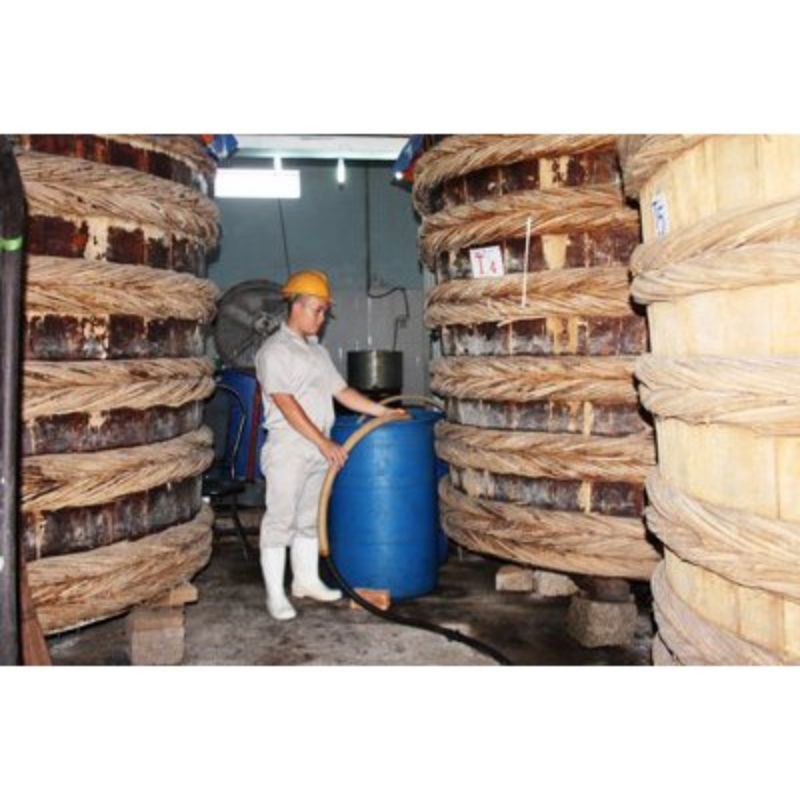 Nước mắm 584 Nha Trang 25 độ đạm can 2l - nước mắm ngon chuyên sử dụng trong các nhà hàng, quán ăn