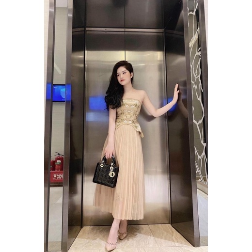 Set áo quây thô thêu hoa chân váy lưới dập ly