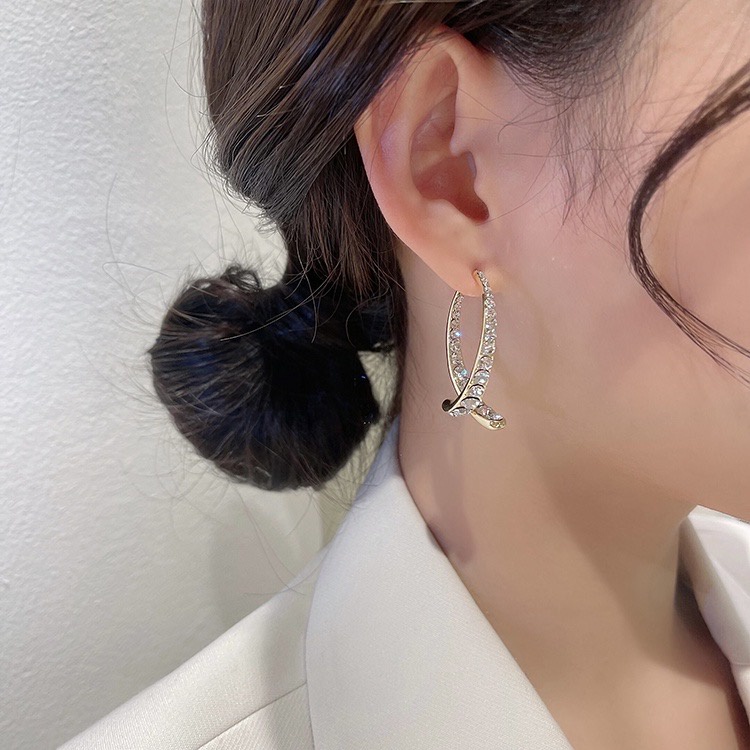 Bông Tai Hàn Quốc Đính Đá Lấp Lánh Hình Chữ C Siêu Đẹp Cao Cấp Mainia Shop