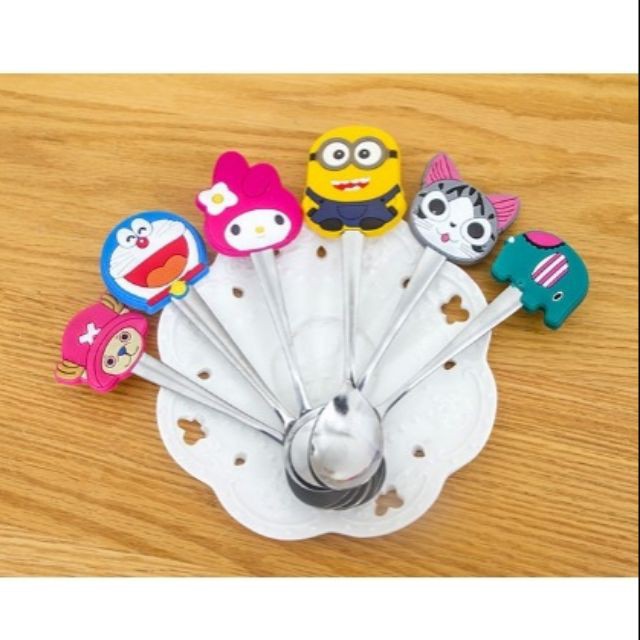 Thìa inox hình thú dễ thương cho bé phù hợp với tư thế tay cầm của bé từ 1 tuổi