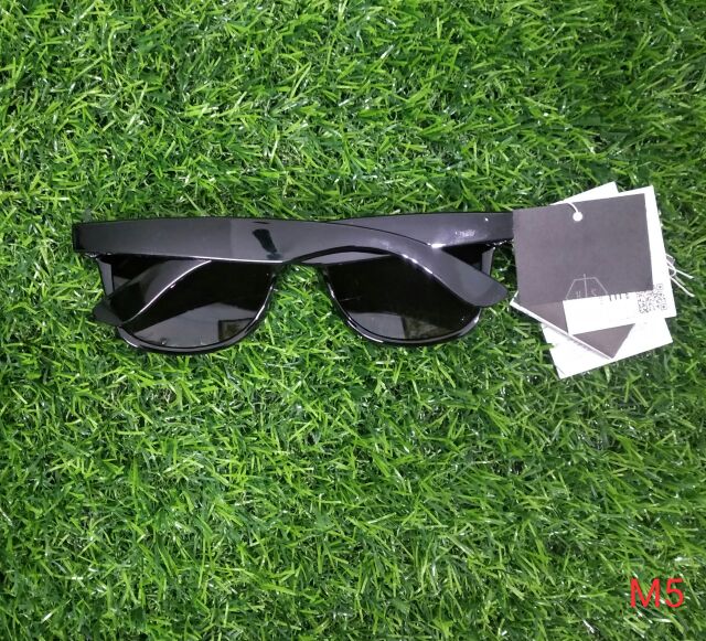 Kính House M5 lỗi nhẹ giảm còn 150k -xách tay Ba Lan -có bill chính hãng | BigBuy360 - bigbuy360.vn