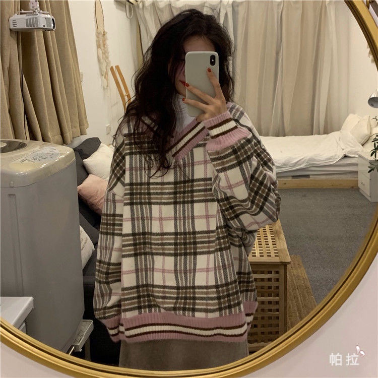 Áo sweater dệt kim dáng rộng cổ V họa tiết sọc caro phối màu retro thời trang thu đông