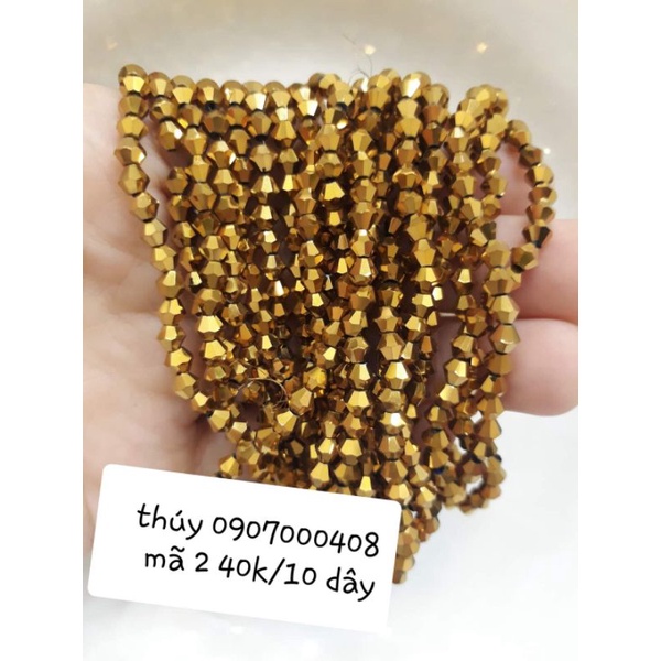 Hạt pha lê kết áo