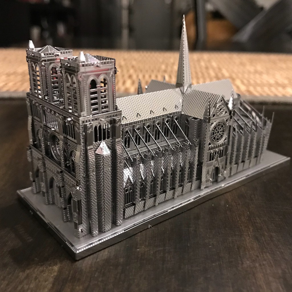 Mô hình 3D kim loại lắp ráp Nhà thờ Đức bà Paris