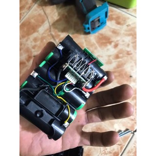 Vỏ + mạch dewalt 18v 2 hàng pin ( Hàng ko có ốc Vít vỏ pin )