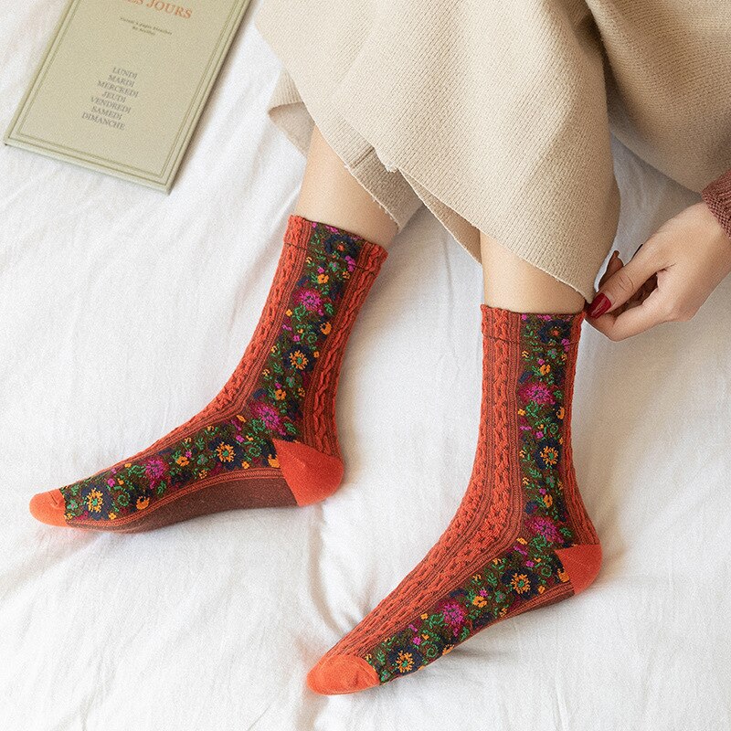 2021 Winter New Retro Women Socks Palace National Style Pattern Printed embroidery Socks Mid-length Personalized Cotton Socks