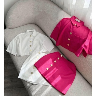 SET ÁO CỔ SƠ MI CROPTOP + CHÂN VÁY ĐÍNH NÚT