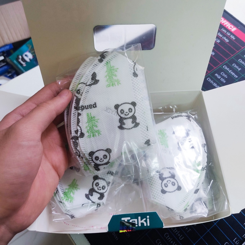 Khẩu trang trẻ em 3d mask Taki chính hãng, y tế cho bé, hộp 50 cái kháng khuẩn, có tem và logo đạt tiêu chuẩn bộ y tế